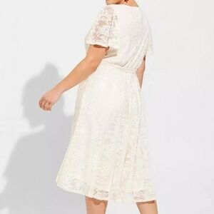 TORRID Women's 2X Ivory Cream Floral Lace Flutter Sleeve V Neck Wrap Midi Dress